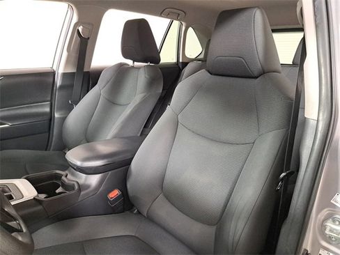 Used 2021 Toyota RAV4 LE image 20
