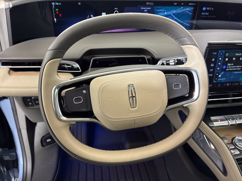 Used 2025 Lincoln Nautilus Reserve AWD/4WD image 14