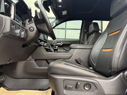 Used 2024 GMC Sierra 1500 AT4 w/ AT4 Premium Package image 10