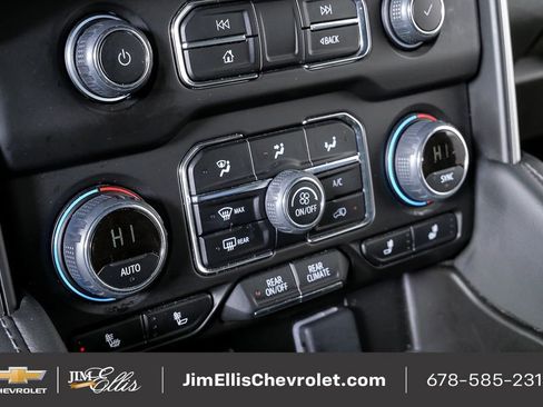 Used 2024 Chevrolet Suburban LT image 17