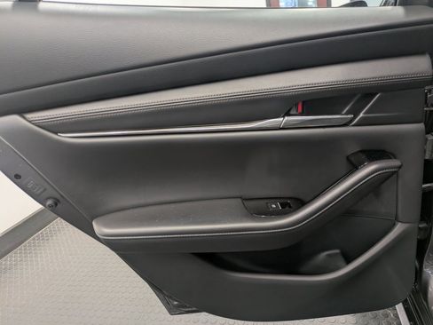 Used 2021 MAZDA MAZDA3 s image 22