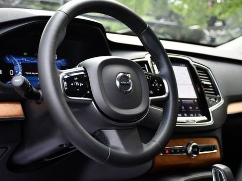 Used 2023 Volvo XC90 B6 Plus w/ Protection Package AWD/4WD image 12