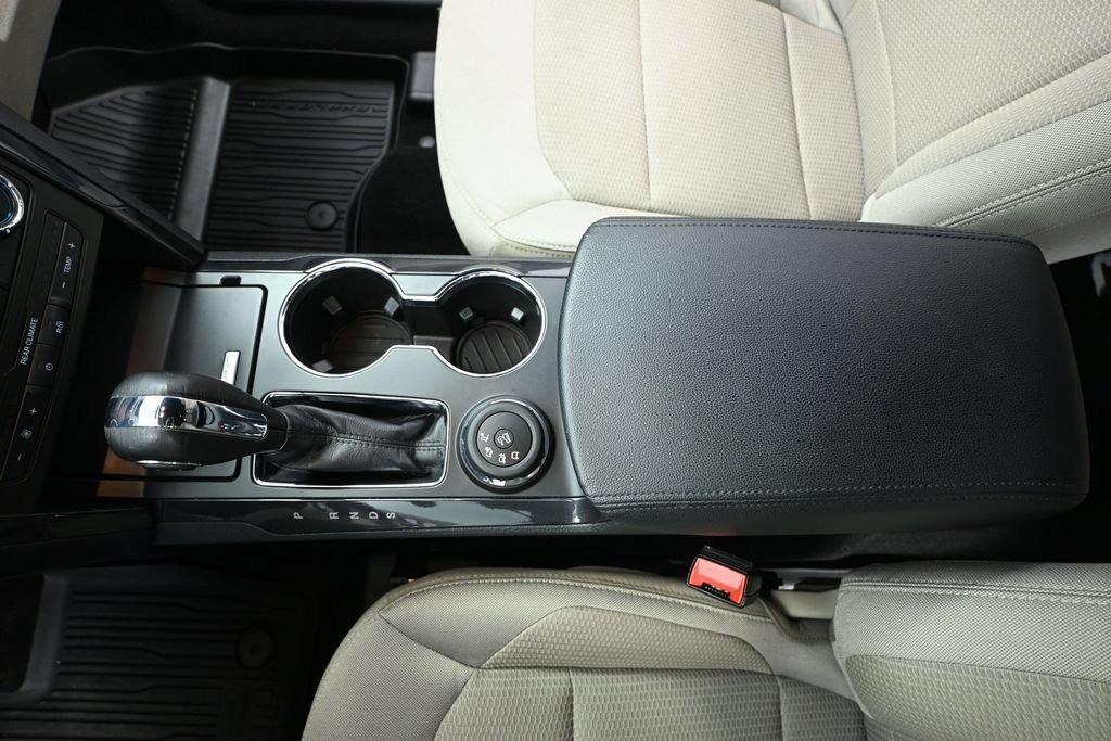 Used 2019 Ford Explorer XLT AWD/4WD image 25