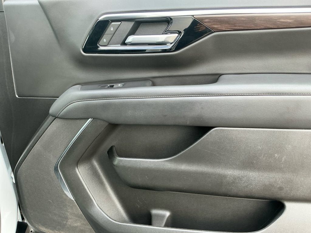 Used 2025 Chevrolet Tahoe LT AWD/4WD image 16