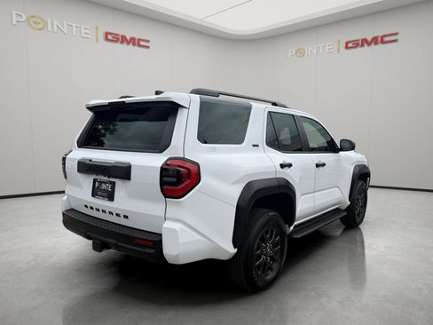 Used 2025 Toyota 4Runner SR5 AWD/4WD image 3