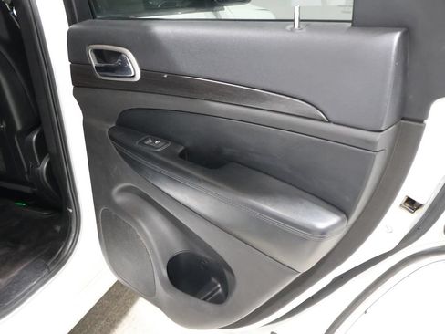 Used 2018 Jeep Grand Cherokee Altitude AWD/4WD image 29