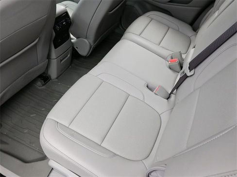 Used 2023 GMC Acadia SLT w/ Technology Package image 13