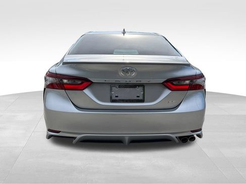 Used 2022 Toyota Camry SE FWD image 6