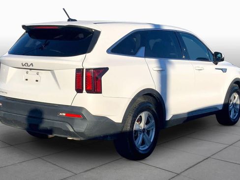 Used 2023 Kia Sorento LX FWD image 12