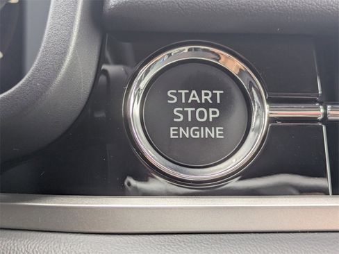 New 2025 Mitsubishi Outlander SE image 33