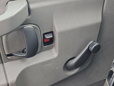 Used 2016 Chevrolet Express 3500 RWD image 11