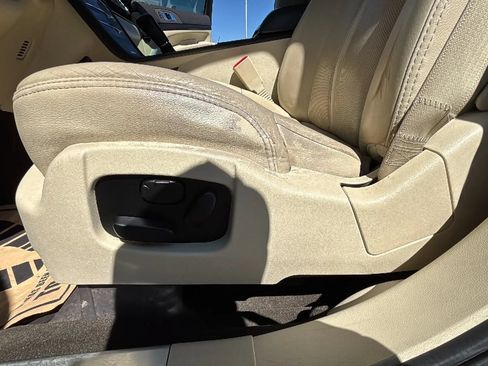 Used 2019 Lincoln MKT AWD image 26