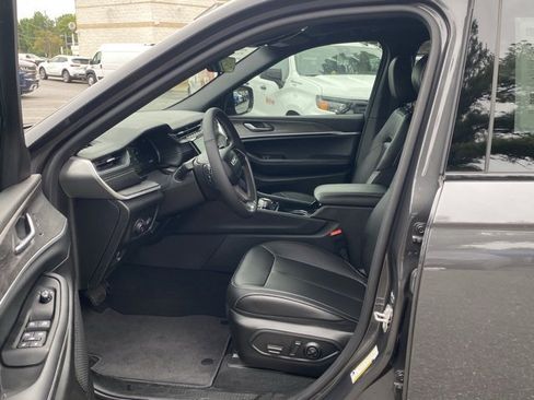 Used 2025 Jeep Grand Cherokee Limited image 15