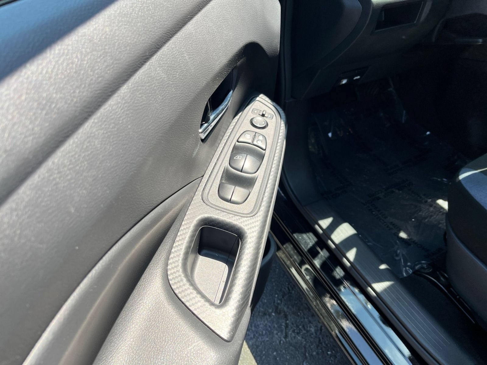 Used 2025 Nissan Versa SV FWD image 21
