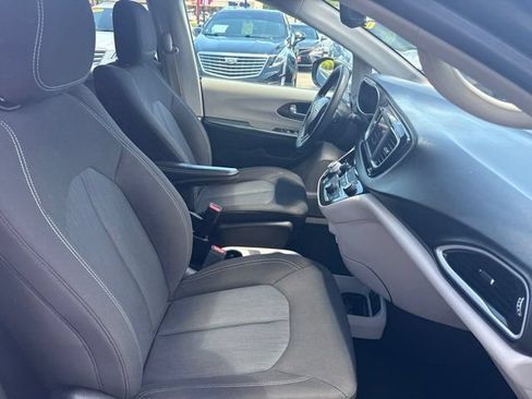 Used 2023 Chrysler Voyager LX FWD image 25