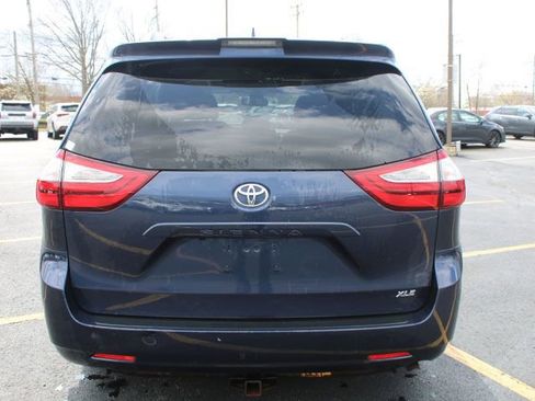 Used 2018 Toyota Sienna XLE FWD image 4