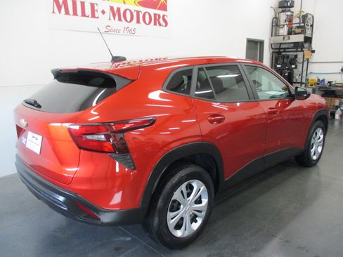 Used 2024 Chevrolet Trax LS image 7