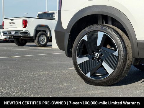 Used 2025 Nissan Kicks SR FWD image 42