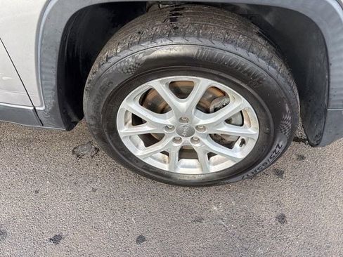 Used 2018 Jeep Cherokee Latitude w/ Cold Weather Group image 41