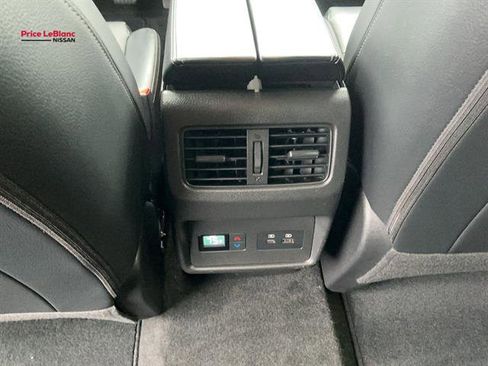 Used 2023 Nissan Rogue SL w/ SL Premium Package image 13