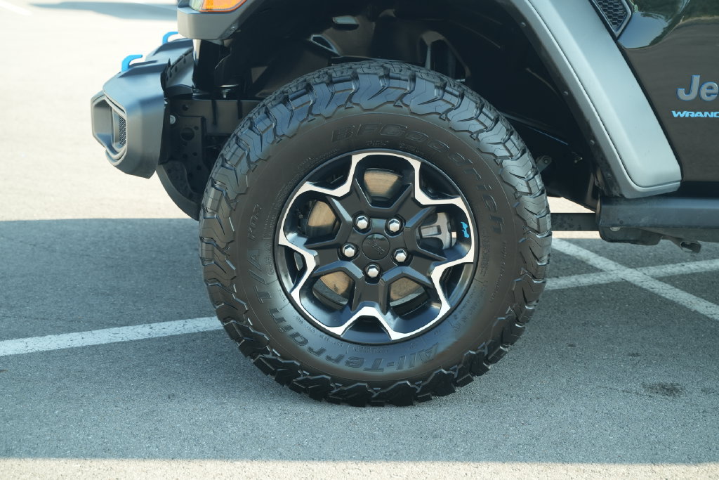 Used 2023 Jeep Wrangler Unlimited Rubicon 4xe w/ Cold Weather Group AWD/4WD image 12