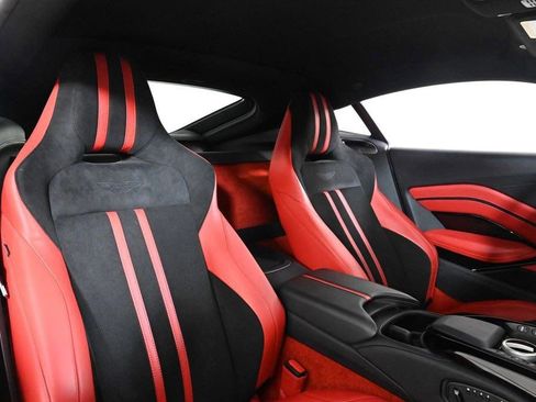 Used 2023 Aston Martin V8 Vantage Coupe image 17