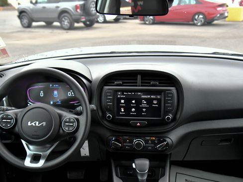 Used 2024 Kia Soul LX w/ Option Group 015 image 30