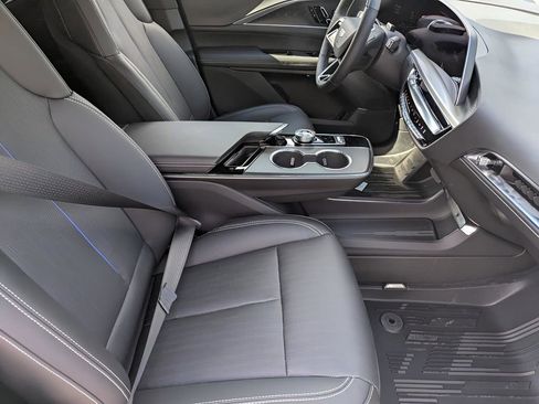 New 2026 Cadillac Lyriq Luxury w/ LPO, Floor Liner Package image 18