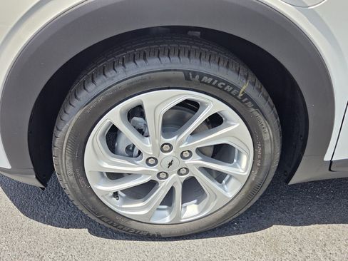 New 2027 Chevrolet Bolt LT w/ Comfort Package FWD image 4