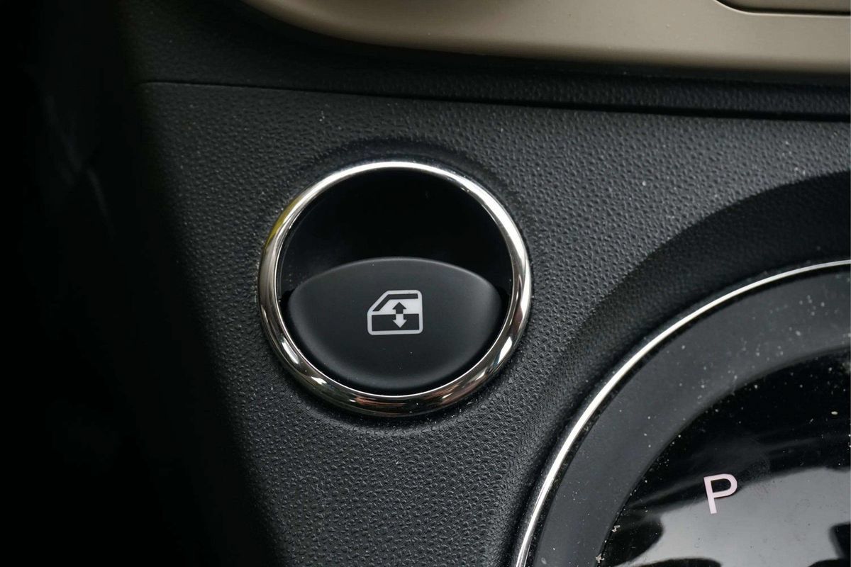 Used 2019 FIAT 500 Lounge FWD image 28