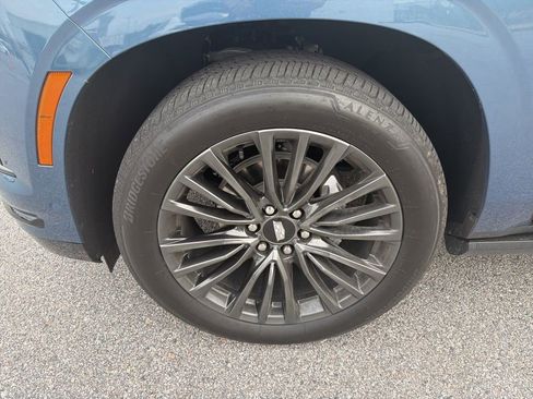 Certified 2025 Cadillac Escalade ESV Sport Platinum image 6