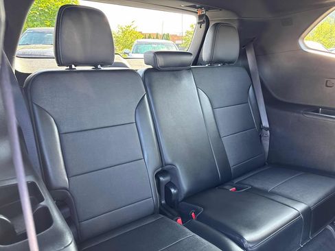Used 2025 Buick Enclave Preferred AWD/4WD image 27