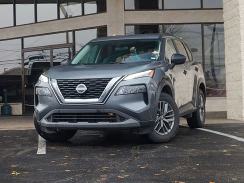 Used 2023 Nissan Rogue S image 9