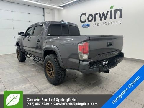 Used 2016 Toyota Tacoma Limited image 2
