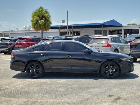 Used 2023 Honda Accord Sport image 2