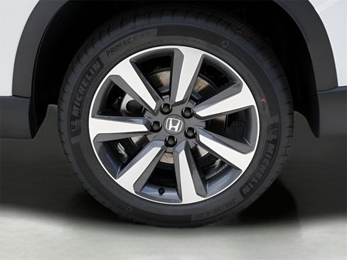 Certified 2025 Honda Pilot Touring image 12