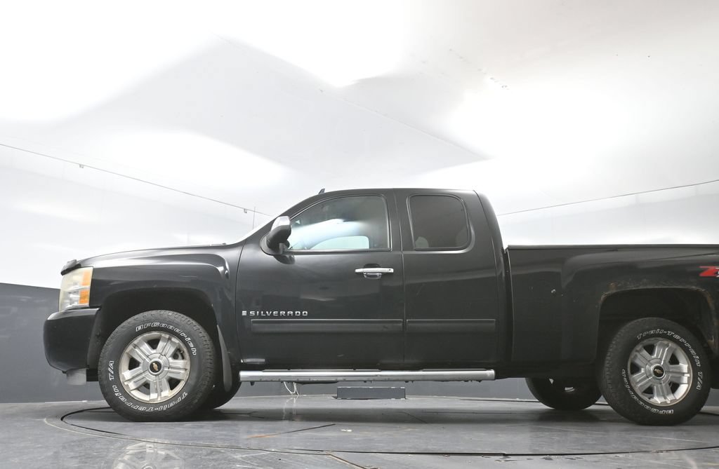 Used 2009 Chevrolet Silverado 1500 W/T AWD/4WD image 27