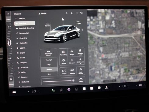 Used 2023 Tesla Model S AWD image 11