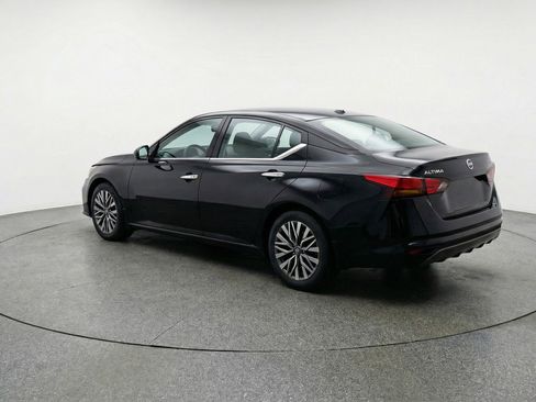 Used 2025 Nissan Altima 2.5 SV image 6