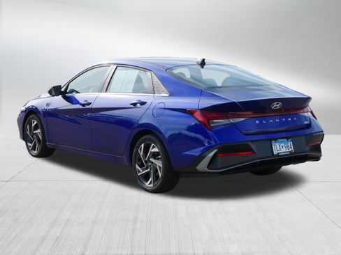 Certified 2026 Hyundai Elantra Limited FWD image 5