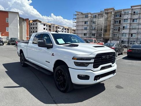 Used 2025 RAM 2500 Laramie AWD/4WD image 4