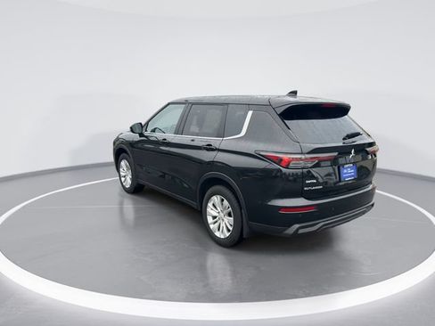 Used 2025 Mitsubishi Outlander ES FWD image 5