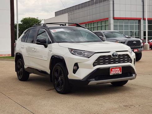 Used 2021 Toyota RAV4 XSE AWD/4WD image 2