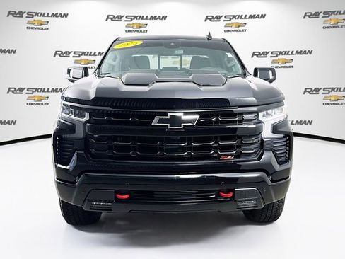 Used 2025 Chevrolet Silverado 1500 LT Trail Boss w/ Convenience Package II AWD/4WD image 2