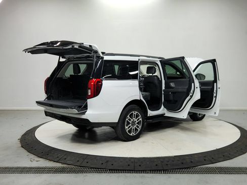 Used 2025 Ford Expedition Active AWD/4WD image 16