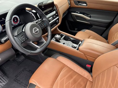 Used 2024 Nissan Pathfinder Platinum w/ Cargo Package image 10