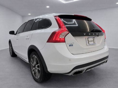 Used 2017 Volvo V60 T5 Cross Country w/ Convenience Package image 5