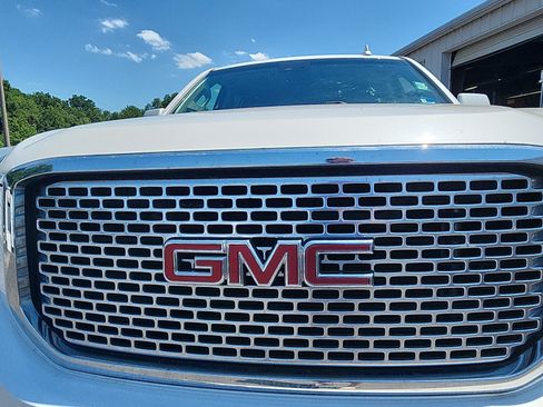 Used 2017 GMC Yukon XL Denali w/ Open Road Package RWD image 11