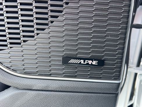 Used 2022 Jeep Grand Cherokee Limited image 16