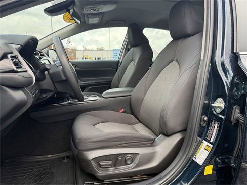 Used 2019 Toyota Camry LE image 14